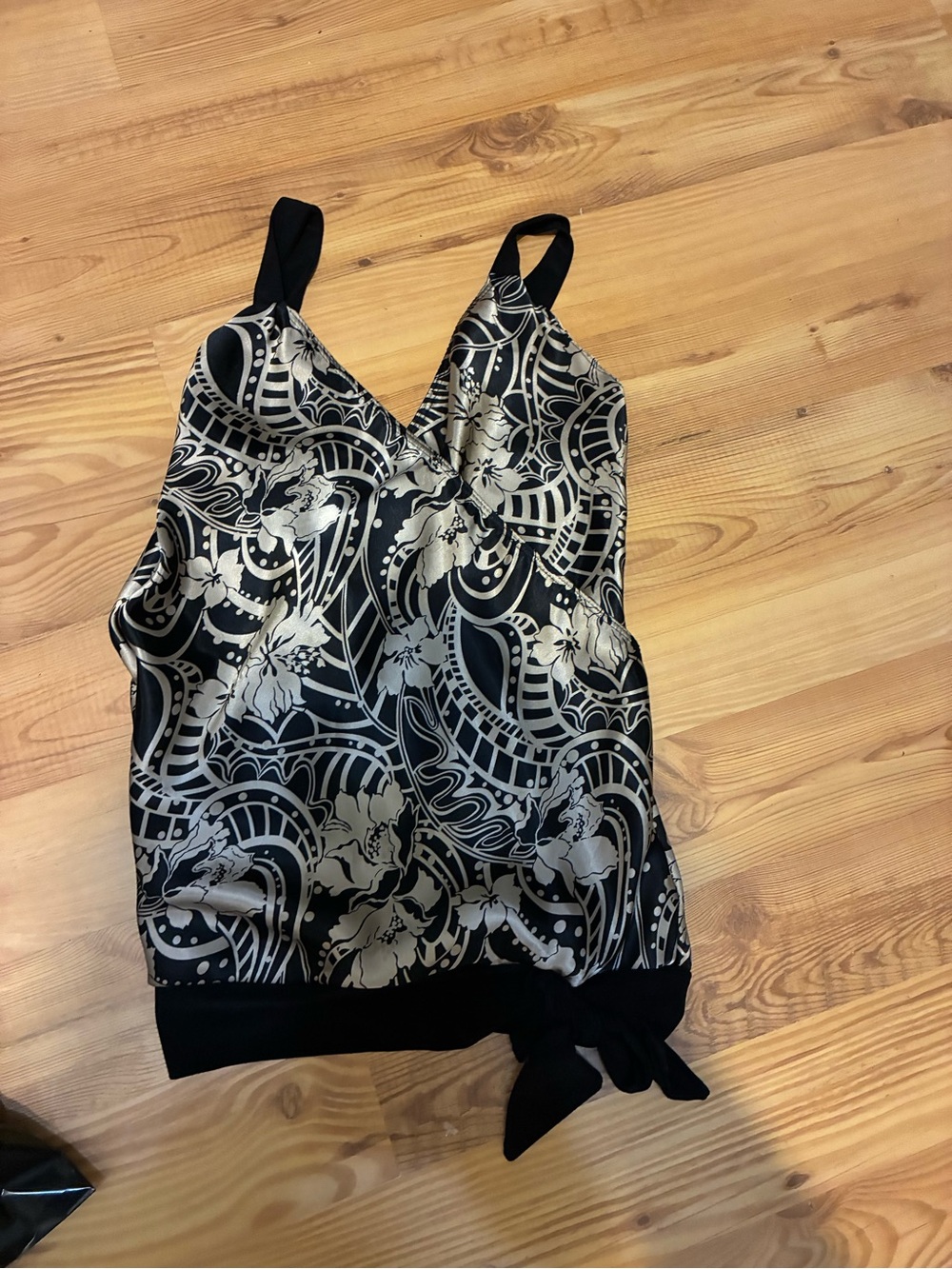 VTG Y2K top USA Black & Silver Floral Top with Tie Hem